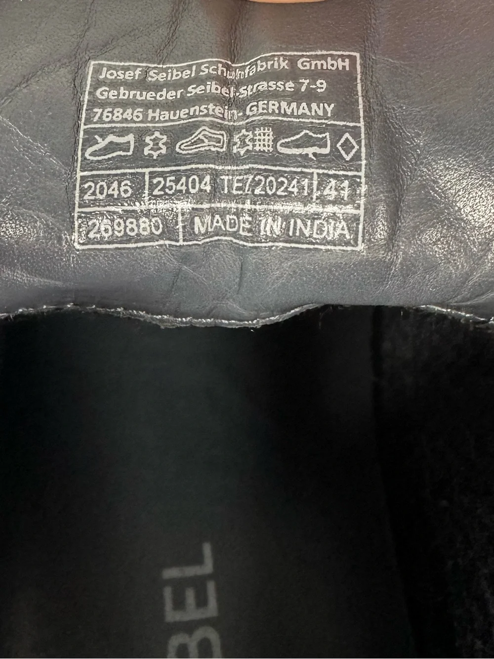 Josef Seibel Earl 04 Leather Chukka Boots